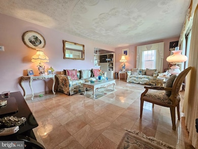 210 W 40th St, Reading, PA 19606 - photo 5