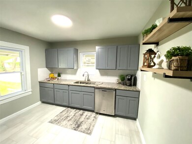 105 Oxford St, Tomball, TX 77375 - photo 5