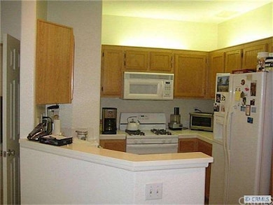 Light & bright kitchen with built-in microwave, fo