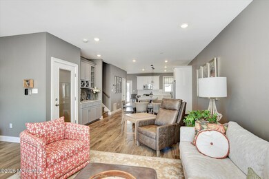 06-Living Room to Dining