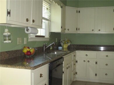 KITCHEN WITH GRANITE COUNTERS