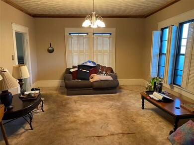 215 S Grand Ave, Gainesville, TX 76240 - photo 4