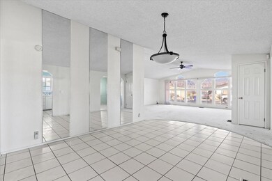 048-434337- dining area