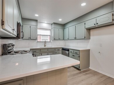 4709 Wilcox Ln, Yukon, OK 73099 - photo 6