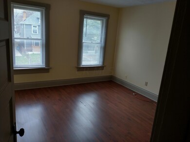 952Bedroom1
