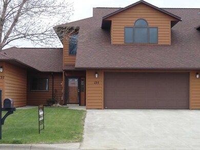 135 Islay Ave