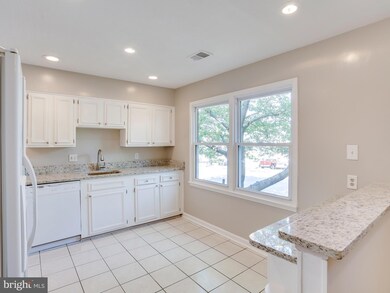 2057 Mayflower Dr, Woodbridge, VA 22192 - photo 5