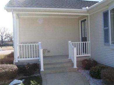 28 Willow St, Chicopee, MA 01020 - photo 2