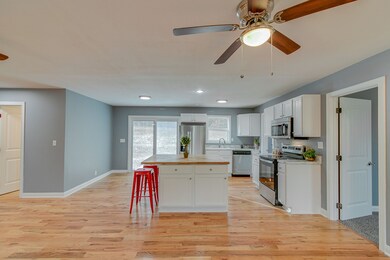 1900 Hurricane Loop, Tennessee Ridge, TN 37178 - photo 7