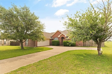 200 Flower Meadows Dr, Waxahachie, TX 75165 - photo 2