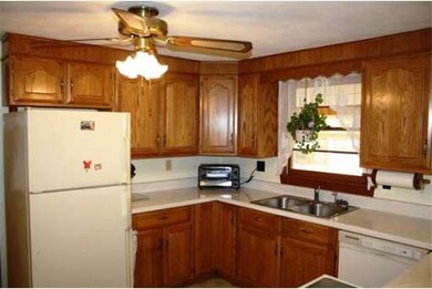 54 Davis St, Turners Falls, MA 01376 - photo 6