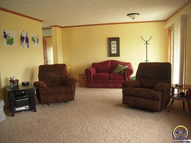 201 SE 44th Pkwy, Topeka, KS 66609 - photo 2