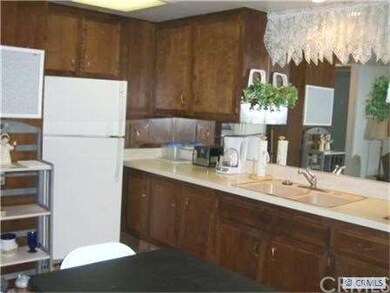 Kitchen toward Refrigerator