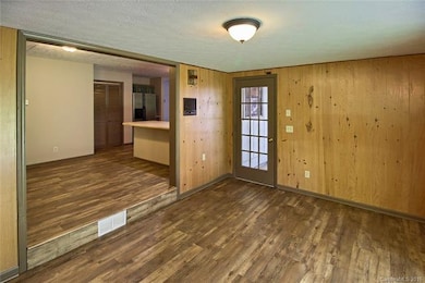 557 Signal Hill Rd, Hendersonville, NC 28792 - photo 2