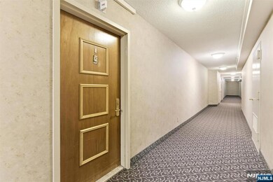 World Plaza North unit 3C, Hackensack, NJ 07601 - photo 4