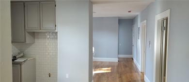 19 Irving Ct unit 2nd, Pawtucket, RI 02860 - photo 3