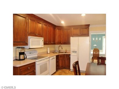 Kitchen - Spacious Eat-in Kitchen with new floorin