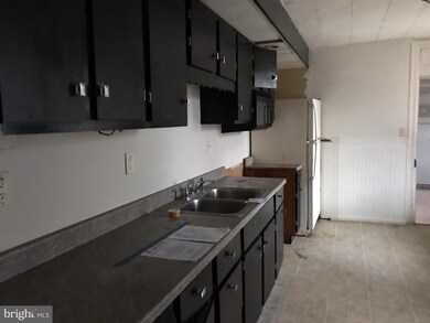 301 N 2nd St, Columbia, PA 17512 - photo 2