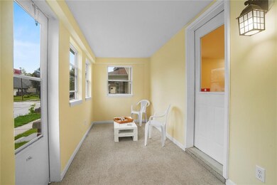 1027 9th St NW, Cedar Rapids, IA 52405 - photo 3