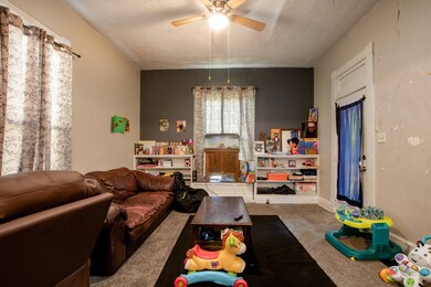 824 W Calhoun St-7