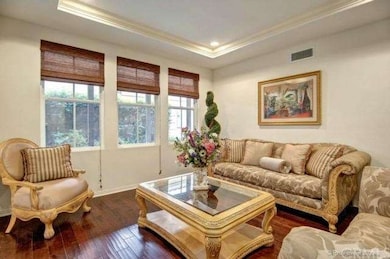 Formal living room w/hardwood floor, and double de