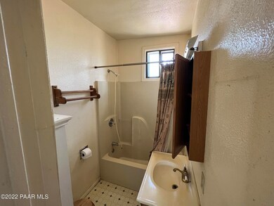 21 Rocky Hill Rd, Ash Fork, AZ 86320 - photo 7