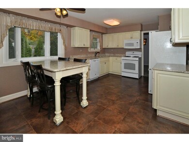 1802 Dutchmans Cir, Harleysville, PA 19438 - photo 7