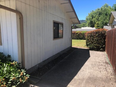 323 3rd St, Rogue River, OR 97537 - photo 5