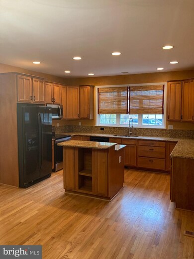 14815 King Charles Dr, Swan Point, MD 20645 - photo 7