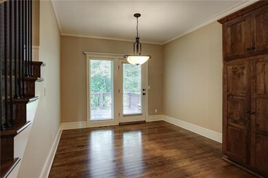 Casual dining room