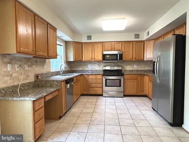 4 Stags Leap Ct, Germantown, MD 20874 - photo 6