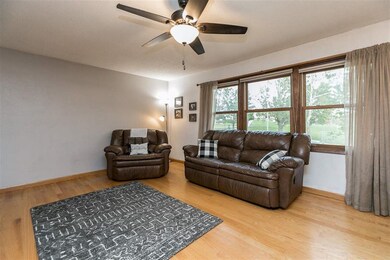 2534 29th St SW, Cedar Rapids, IA 52404 - photo 4