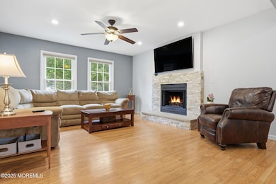 8 Fowler Ct, Red Bank, NJ 07701 - photo 5