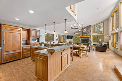 18105 Dixie Mountain Ln unit 4, Sunriver, OR 97707 - photo 3