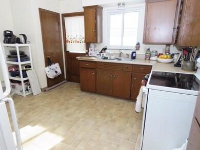 #193 Kitchen 1