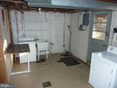 1313 Glenmont Rd, Baltimore, MD 21239 - photo 4