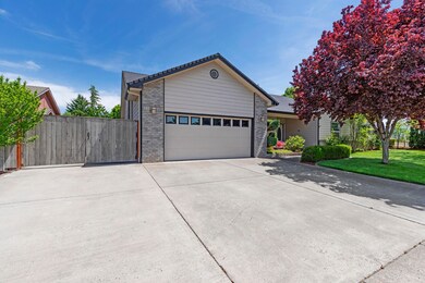 110 Meadowbrook Dr, Central Point, OR 97502 - photo 4