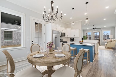 23-Eating Area to Kitchen