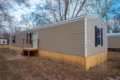 205 SE 25th St, Topeka, KS 66605 - photo 2