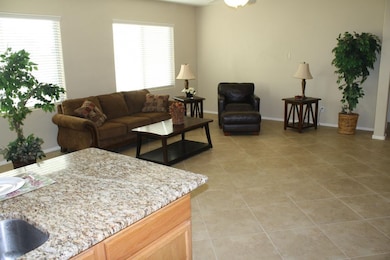 18047 Family room 1
