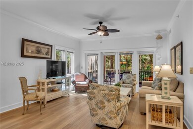 Great room with easy access to screened in lanai w
