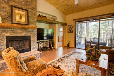 004_Living Room