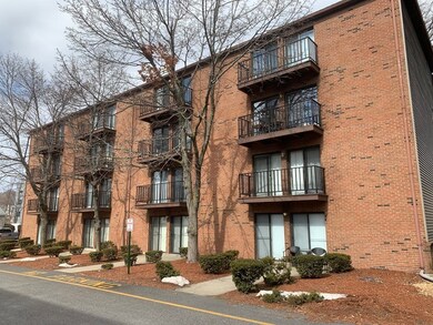 327 Plantation St unit 303, Worcester, MA 01604 - photo 2