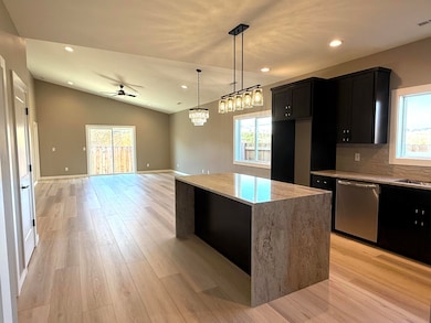 337 Quail Cir, Talent, OR 97540 - photo 6