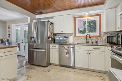 29314 Laurel Ln, Wickliffe, OH 44092 - photo 2