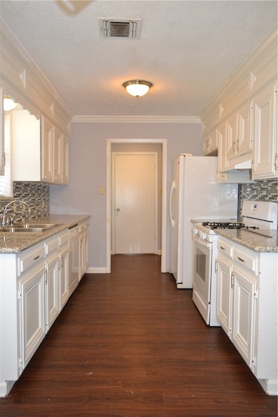 1417 Magnolia Dr, College Station, TX 77840 - photo 2