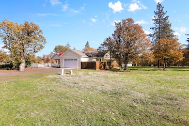 6400 Rogue River Dr, Shady Cove, OR 97539 - photo 2