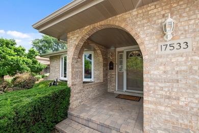 17533 Pecan Ln, Tinley Park, IL 60487 - photo 3