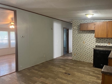 15182 Paradise Cove Dr, Willis, TX 77318 - photo 6