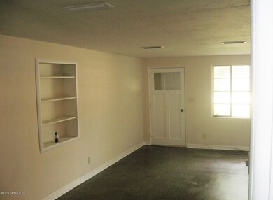 2868 Hillridge Ln S, Jacksonville, FL 32216 - photo 5